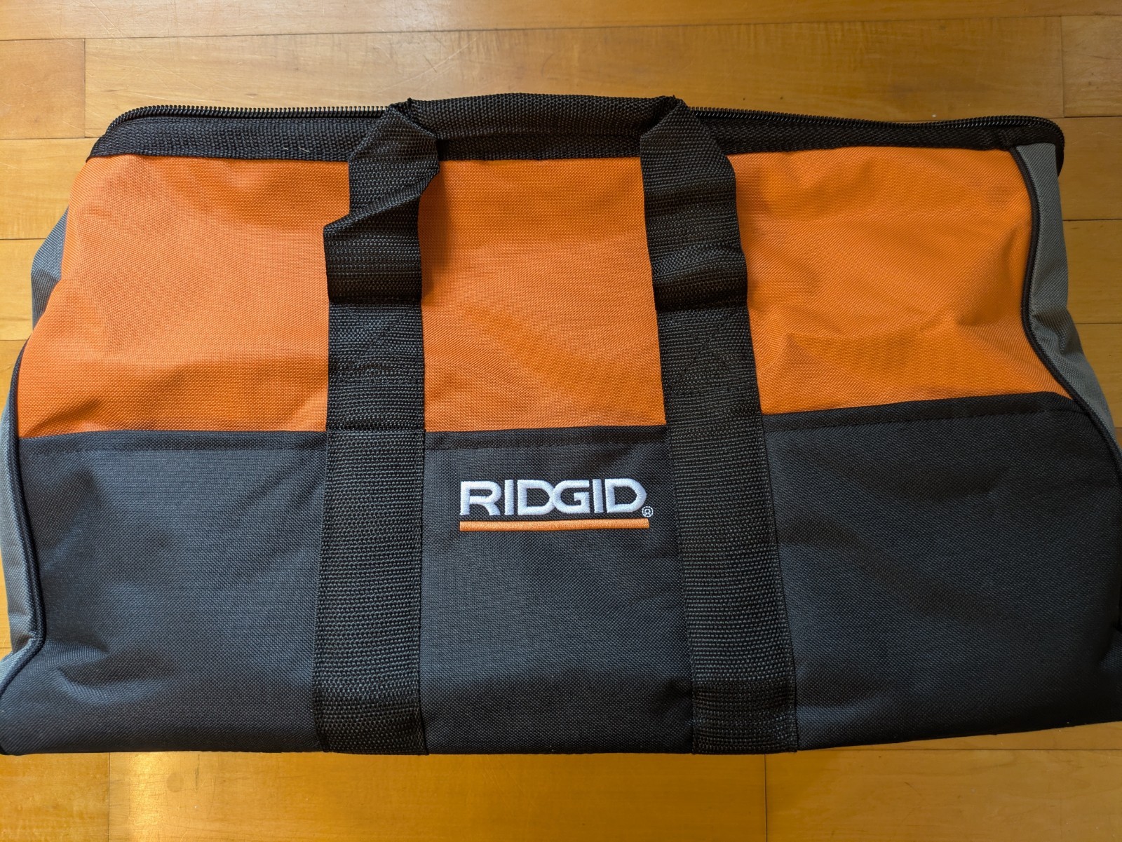 Ridgid Canvas Contractors Tool Bag – 6 Pockets – 22″ x 10″ x 13″ – 903211008