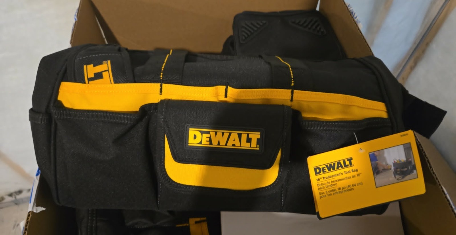 DEWALT DG5543 16″ Tradesman’s Tool Bag – 33 Pockets – Black/Yellow