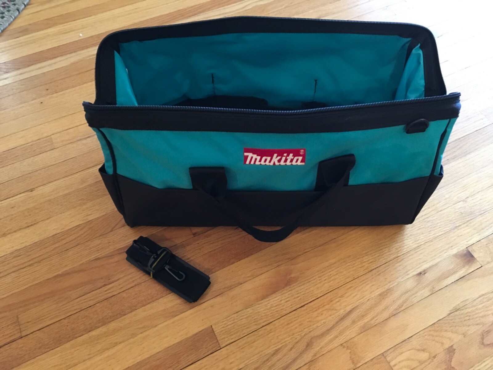 MAKITA 831271-6 21″x 12”x 11” Large Contractor Tool Bag w/16 Pockets