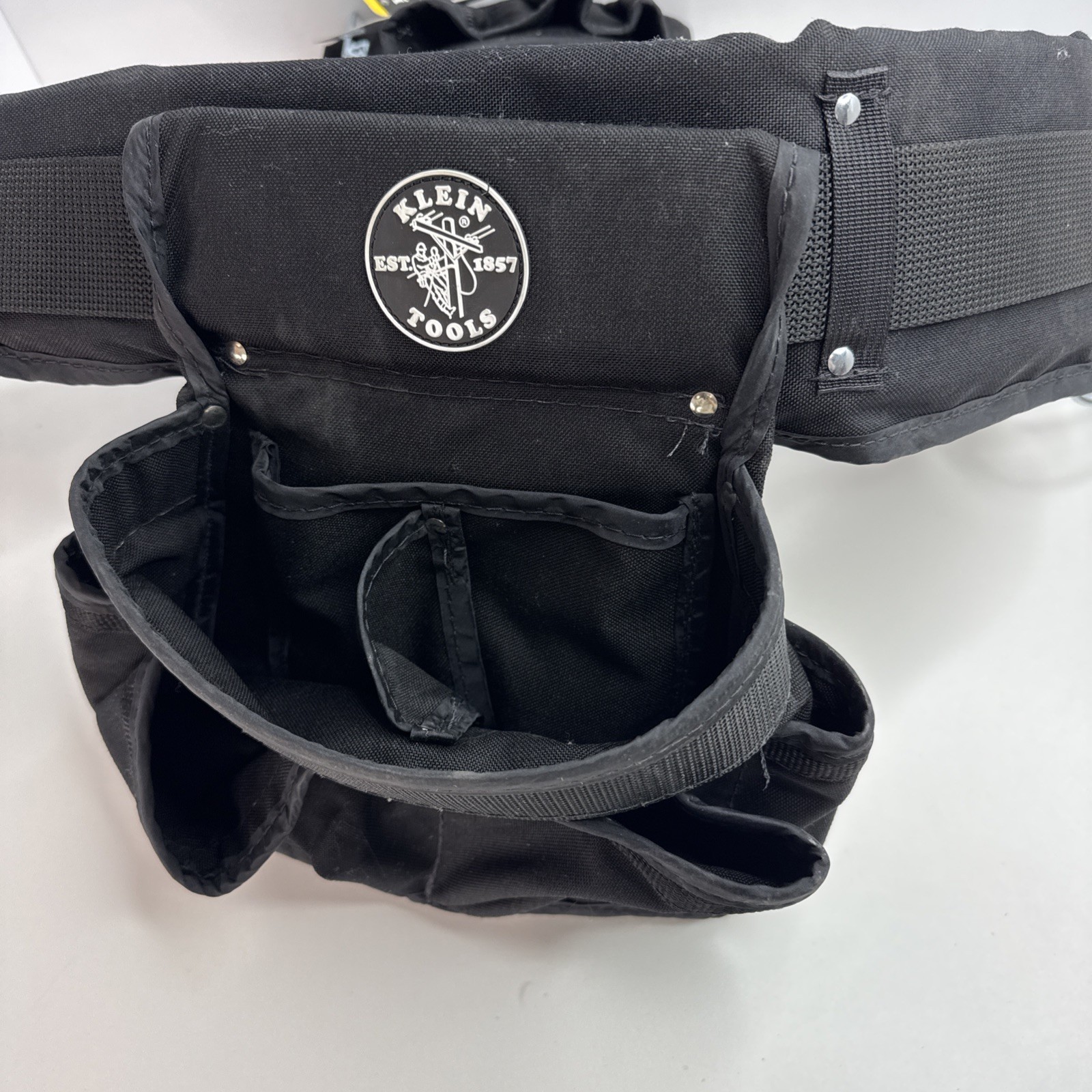 Klein Tools 5710XL Electrician’s Padded Tool Belt Pouch Combo 27 Pockets 4-Piece