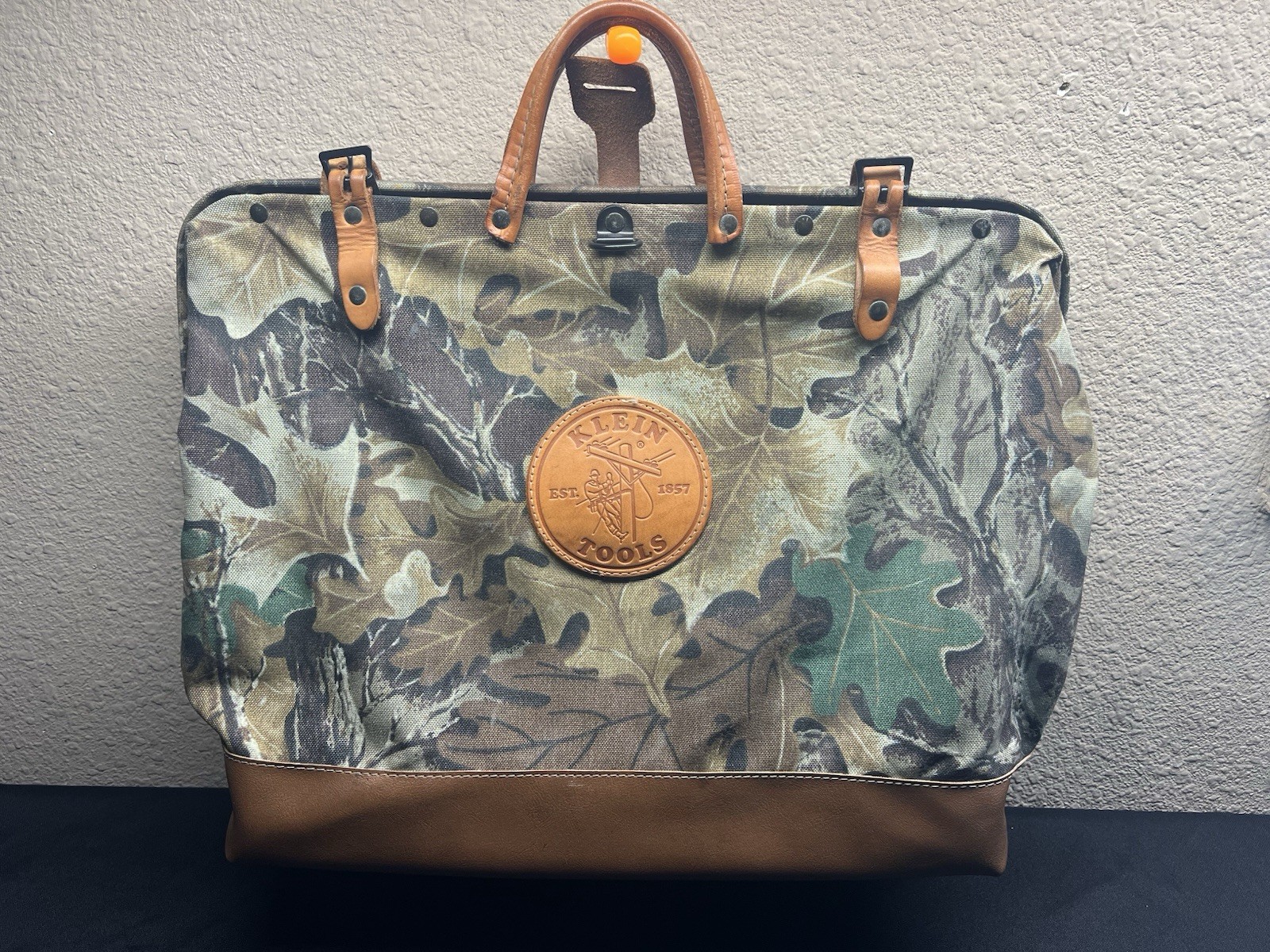 Klein Tools 5102-18C VTG Camo Bag Realtree Advantage Pattern USA Leather Canvas