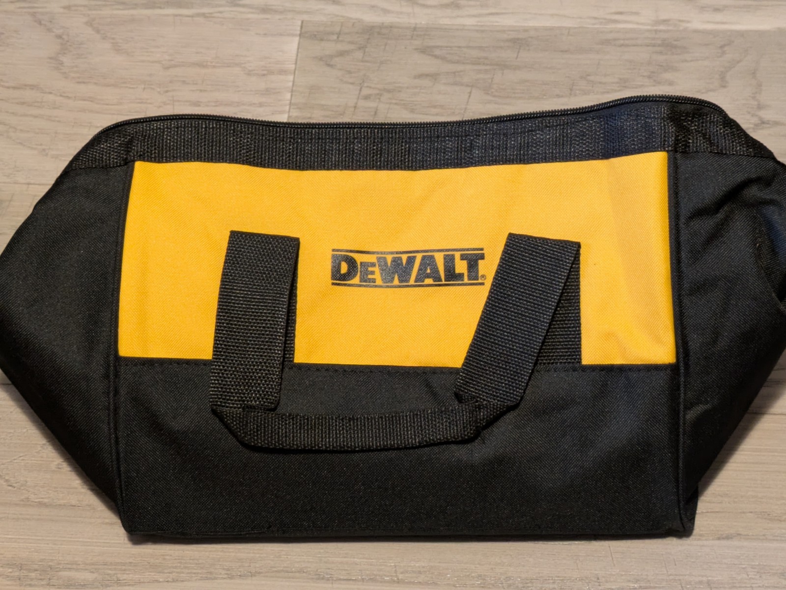 DeWALT 13″ x 10″ x 10″ Ballistic Nylon Tool Bag – NA705139 – NEW