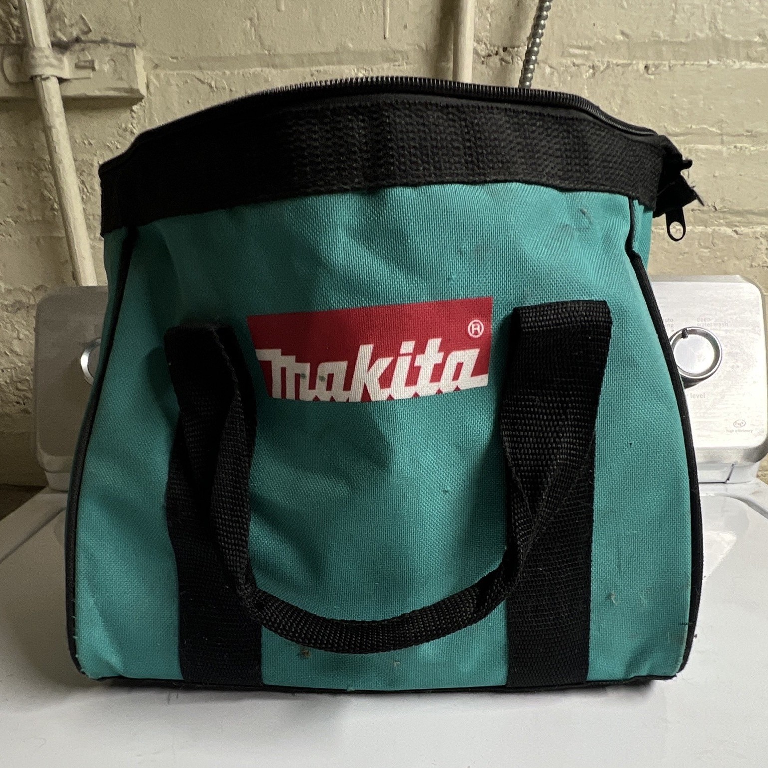 Makita Fabric Tool Bag Teal/Black w/ Handle, Zipper Closure, Single Item