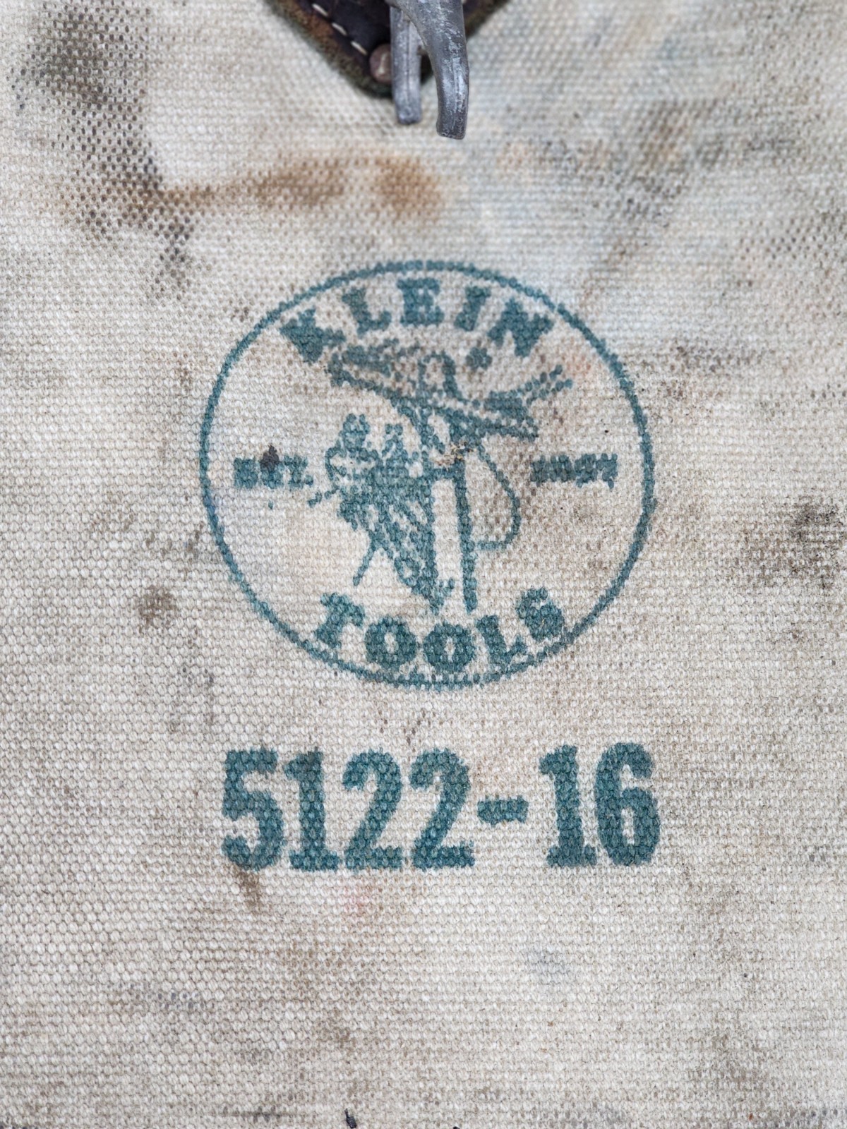 Klein Tools 5122-16 Lineman 16″ Combination Glove and Sleeve Bag