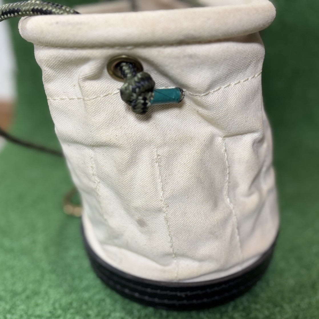 Klein Tools 5144S Oval Bucket with 15 Interior Pockets