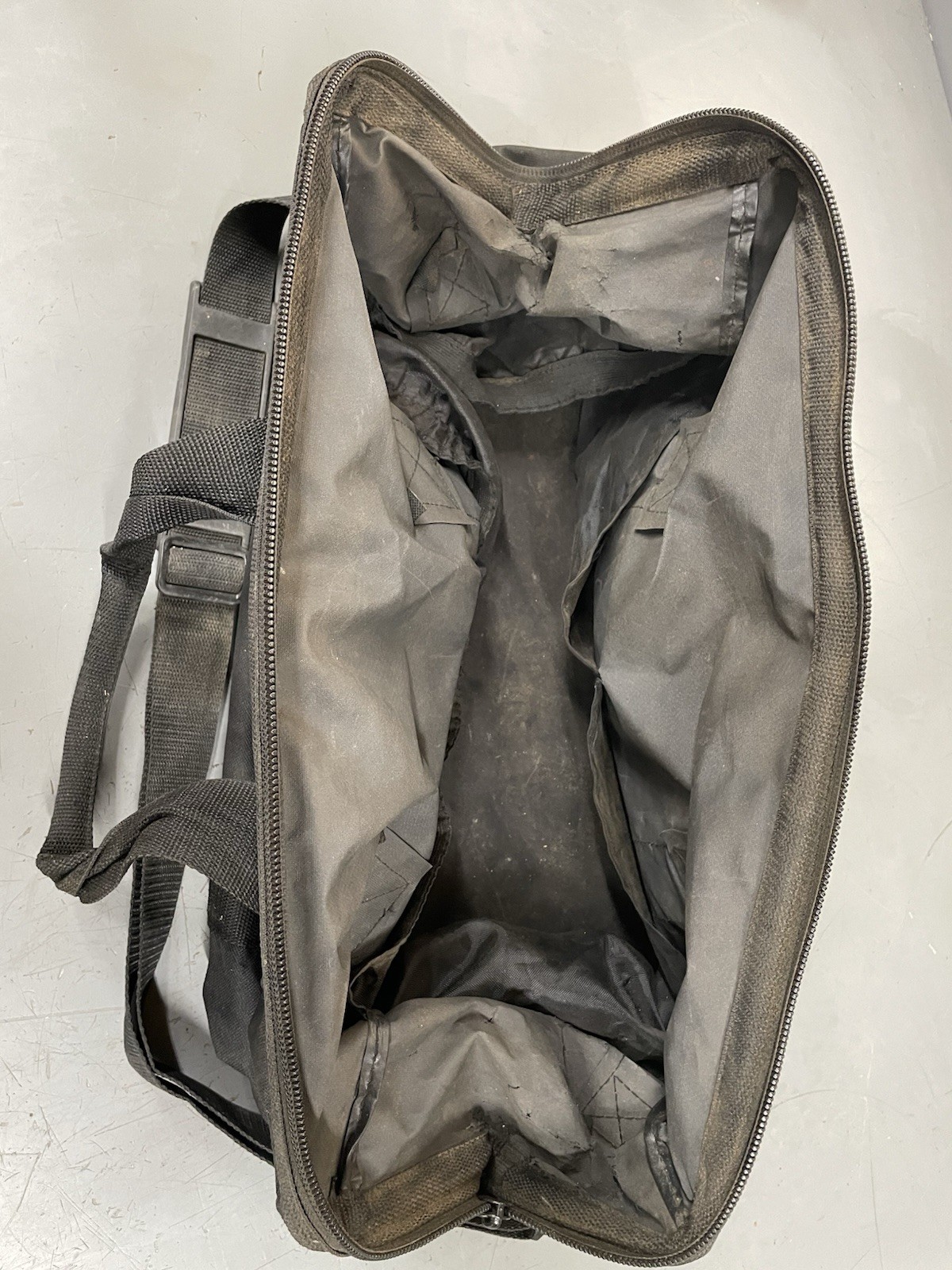 CRAFTSMAN POWER TOOLS Bag Canvas Soft Side w/ Zip Closure Inner Pockets Black