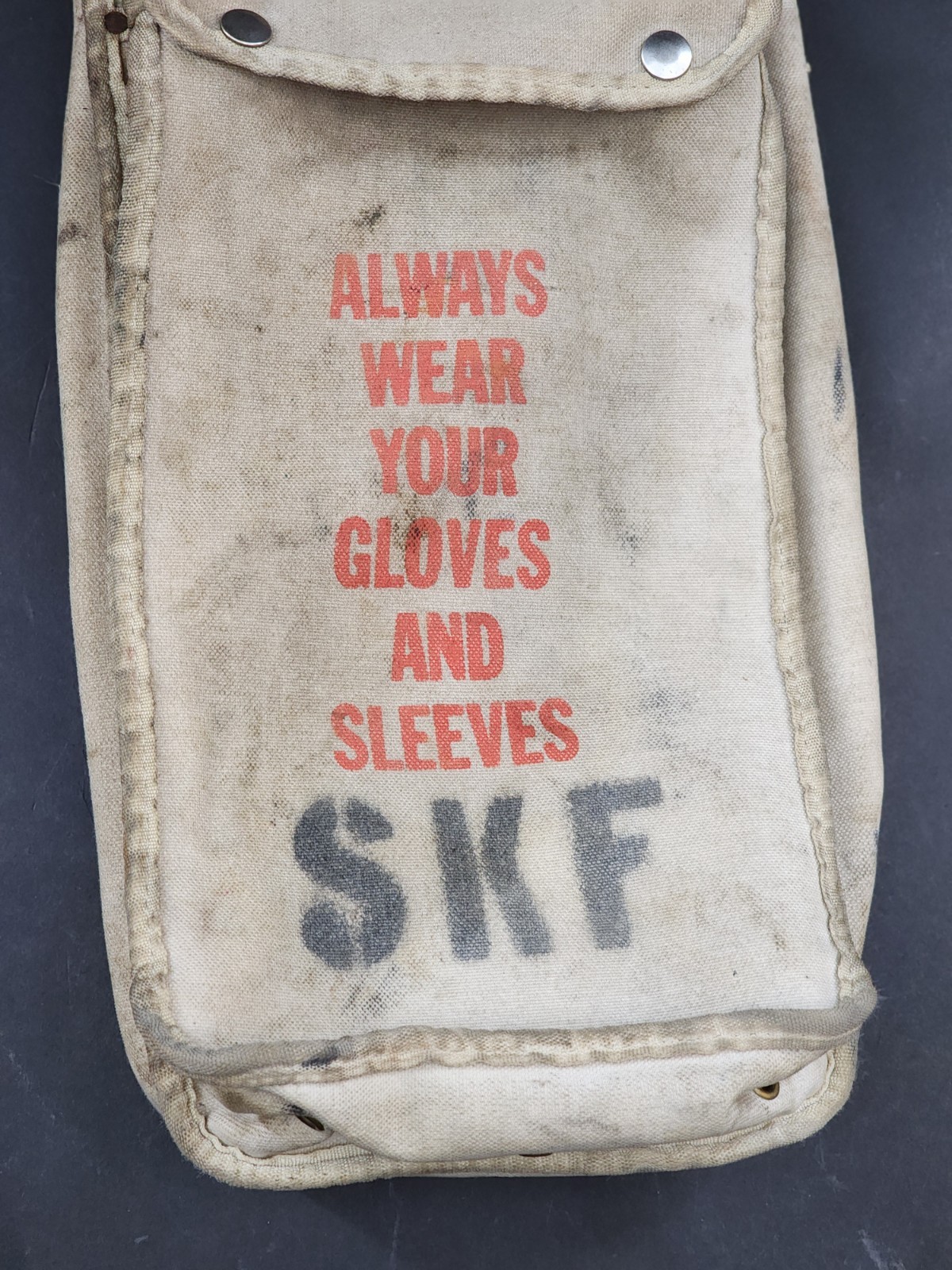 Klein Tools 5122-16 Lineman 16″ Combination Glove and Sleeve Bag
