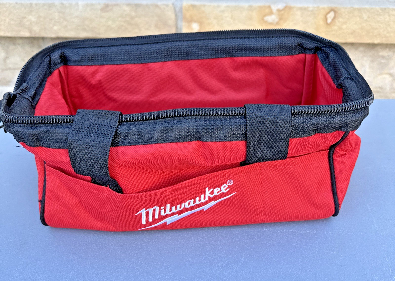 Milwaukee 13″ x 7″ x 6″ Contractor Heavy duty 8 pocket Tool Bag