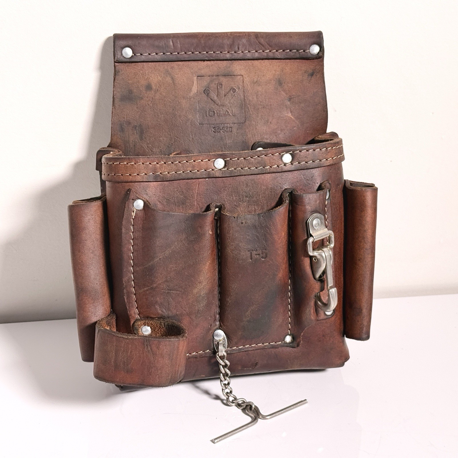 Ideal Tuff Tote 35-950 T-5 Premium Leather Electricians Tool Belt Tape Holder
