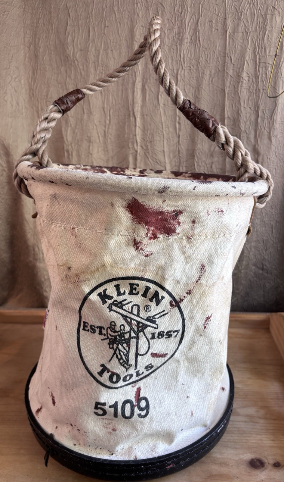 Klein Tools #5109 Canvas 14″ Bucket-Wide Mouth-Reinforced Bottom-Rope Handle