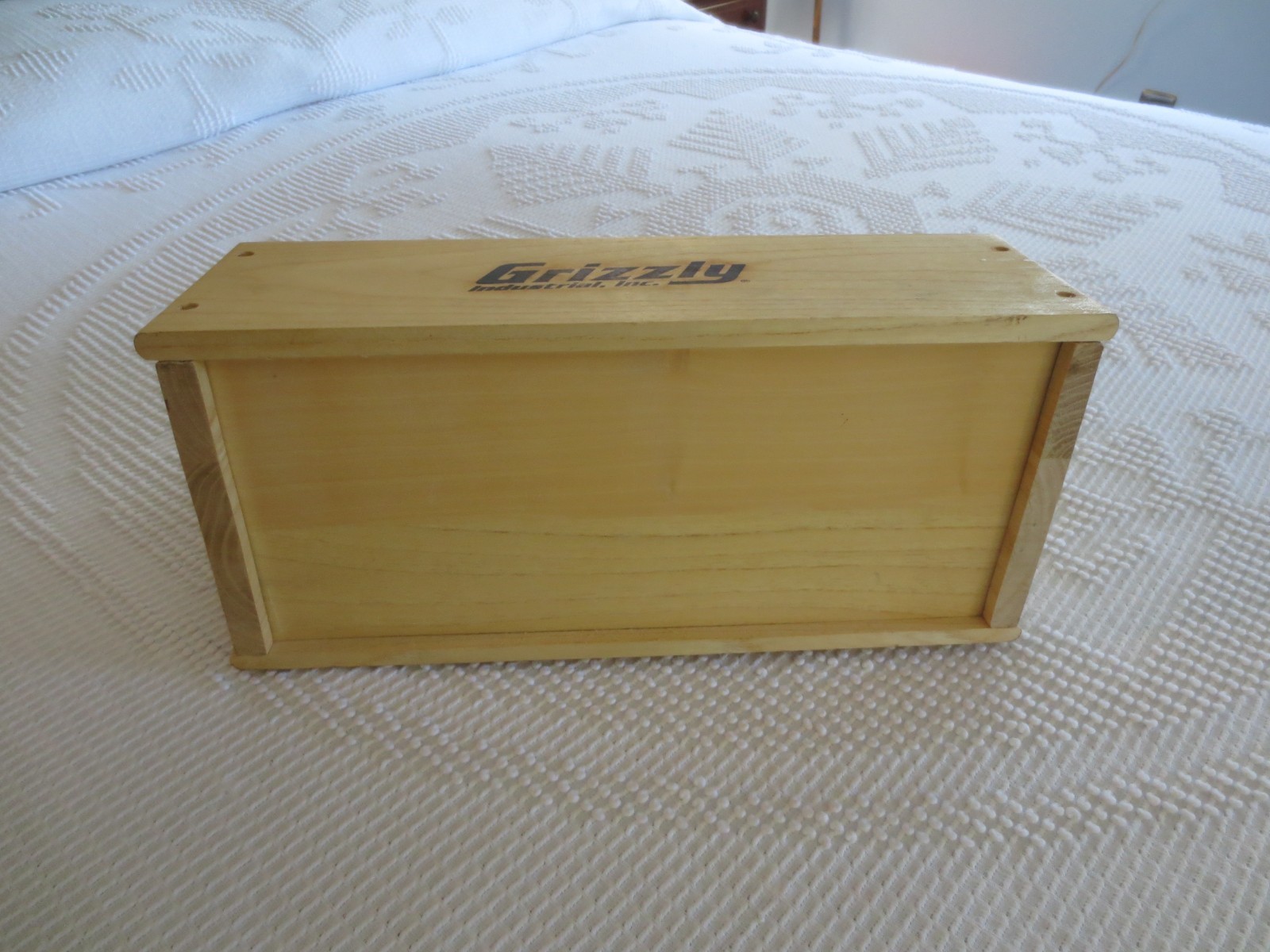 Unused WOOD GRIZZLY INDUSTRIAL INC. HANDLED Tool CARRIER – 13″ x 6″ x 9″ high
