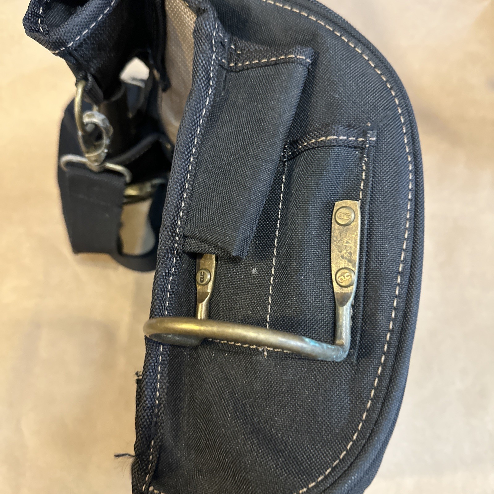 CLC Custom LeatherCraft 21 Pocket Electrician Tool Pouch Tool Bag Shoulder Strap