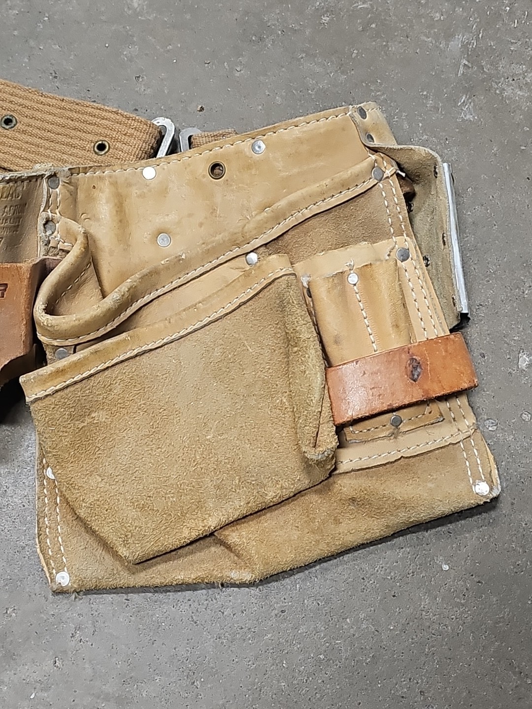 Nicholas Carpenter Apron 427 Brown Multi Pocket Leather Adjust Tool Belt