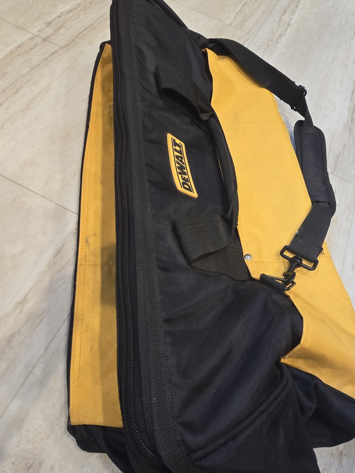 DEWALT 18″ Heavy Duty Contractor Tool Bag, Black/Yellow