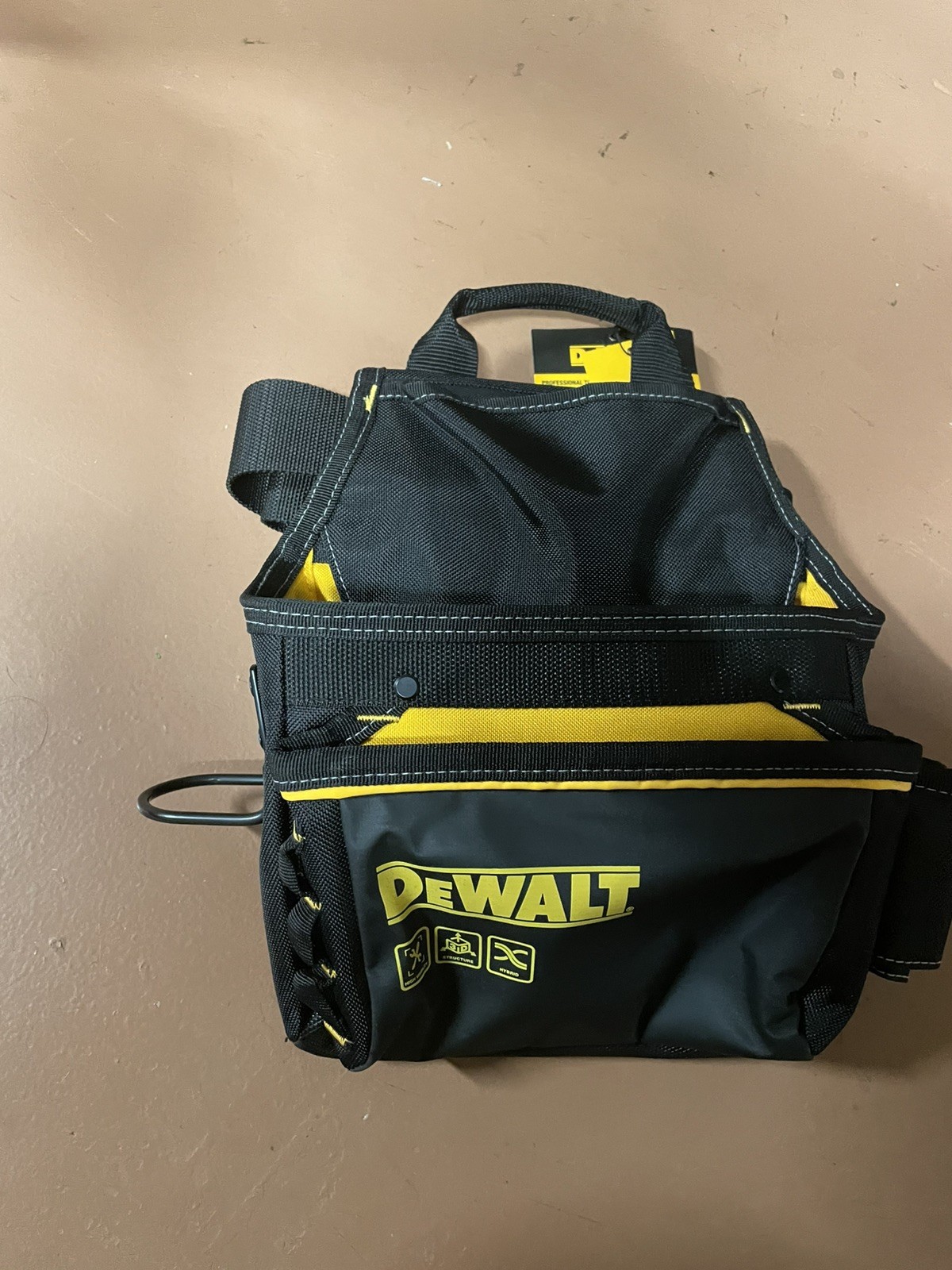 DEWALT DWST540101 12 Pockets Professional Tool Pouch NEW