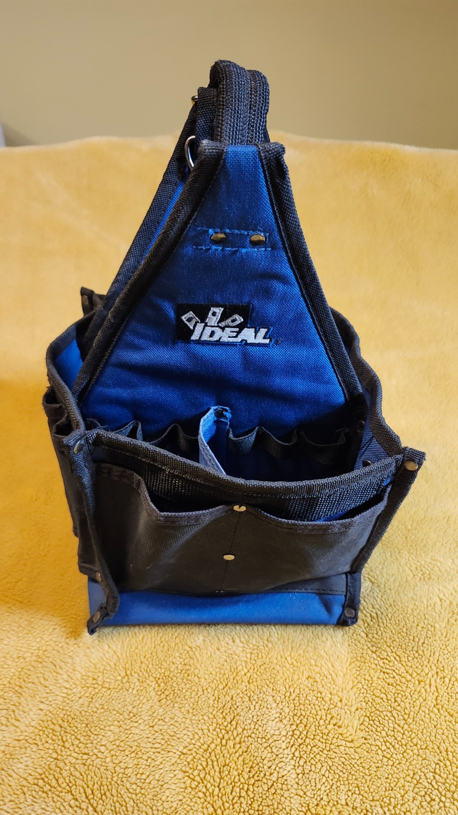 used IDEAL Electrical 35-441 Master Electrician’s Tote Tool Bag – Black/Blue