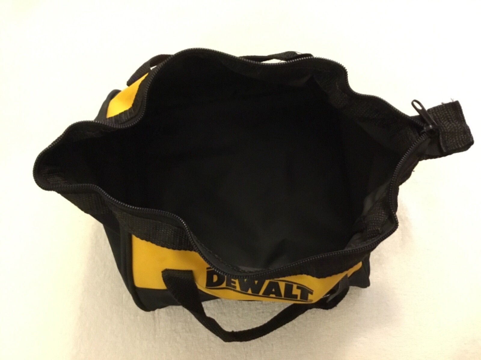 New Dewalt 9” Heavy Duty Nylon Tool Bag 9” x 9” x 8”