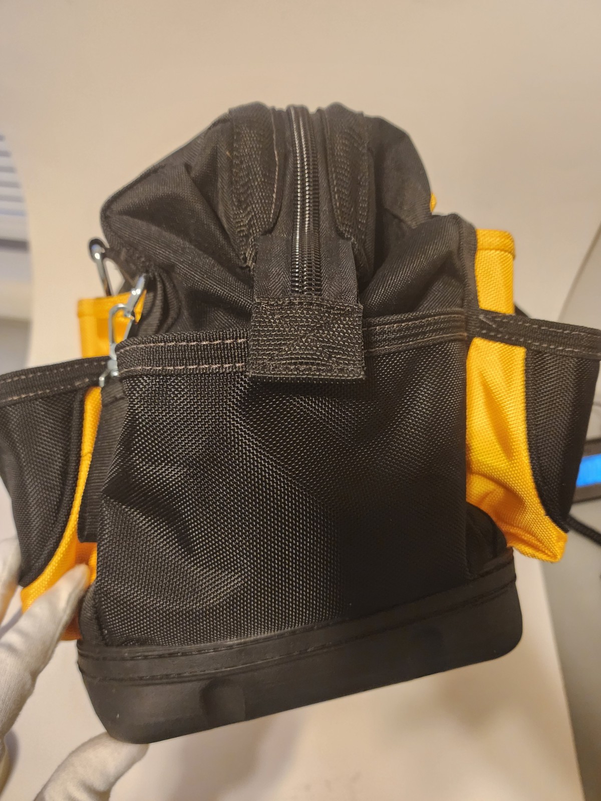 EUC DeWalt DG5528 18″ Closed Top Tool Bag Ballistic Poly Heavy Duty 33 Pockets