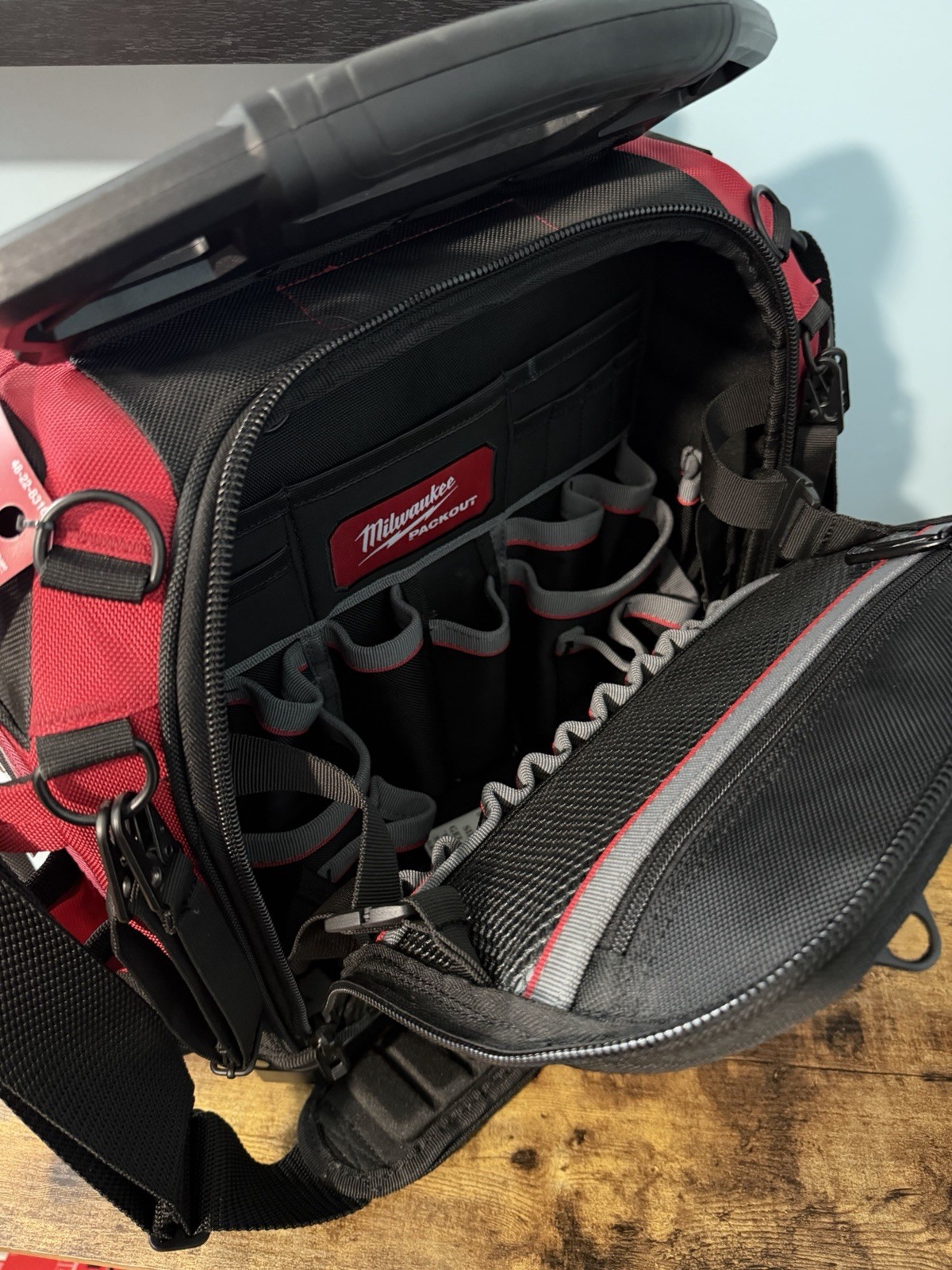 Milwaukee PACKOUT 15″ Structured Tool Bag – 48-22-8316